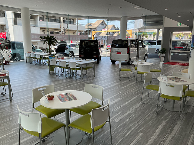 兵庫県カーリンク姫路南店の店内
