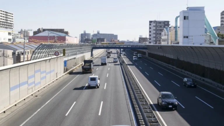 大型連休も安心♪私たちを守る、高速道路・車の安全の秘密