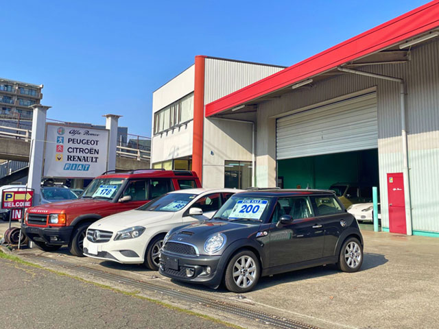 藤沢大庭店の輸入車展示場