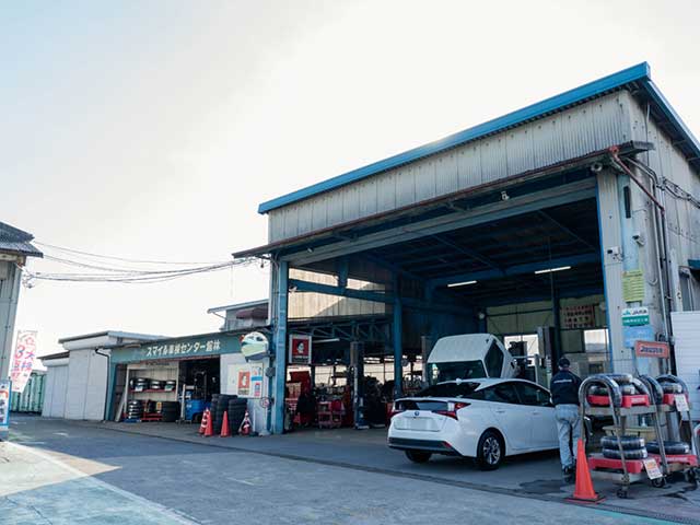 カーリンク邑楽明和店の整備工場と鈑金工場